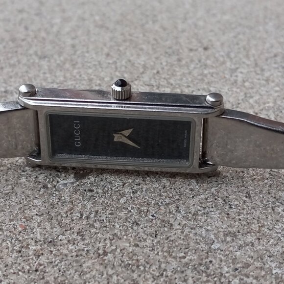 Gucci Silver & Black, Swiss Made, Quartz Ladies Watch - Picture 9 of 15